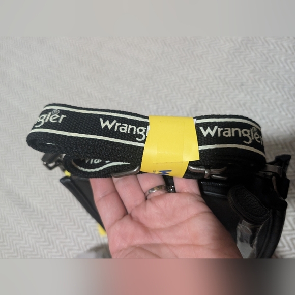 Wrangler Black Leather Shoulder Bag - Picture 6 of 12